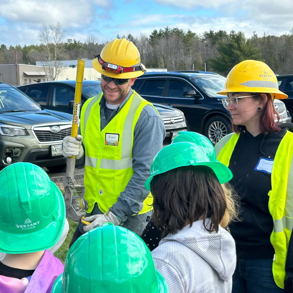 Versant Power employees teaching kids about electricity